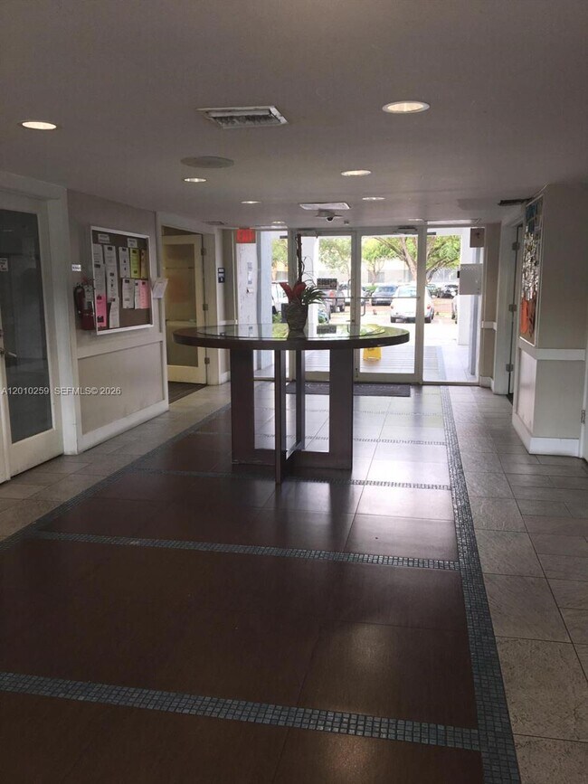 Foto del edificio - 496 NW 165th St