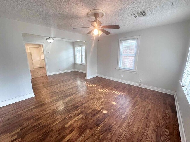 Foto del edificio - 4605 N Hammond Ave