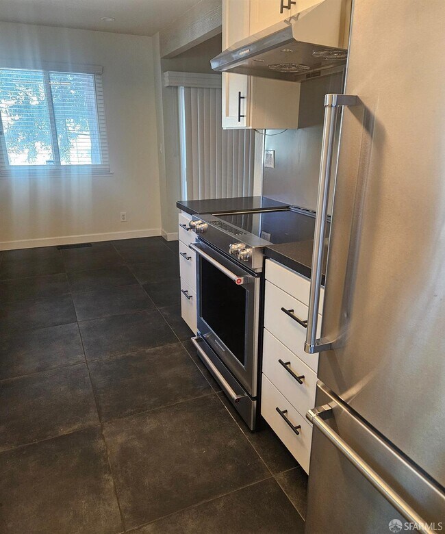 Foto del edificio - 8711 Mountain Blvd