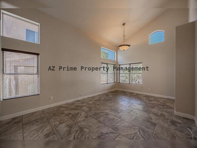 Building Photo - 627 S Balboa