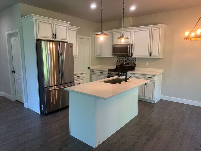 Foto del edificio - 6585 Beverly Hills Cir