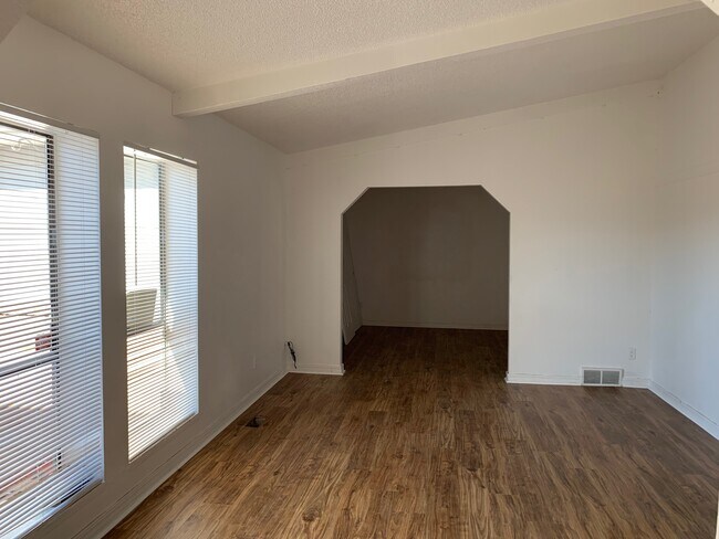 Building Photo - 5735 Del Rey Dr