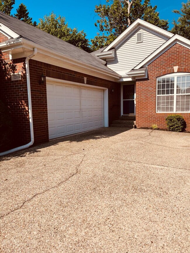 Foto del edificio - Spacious 3-Bedroom Home in Sought-After Be...