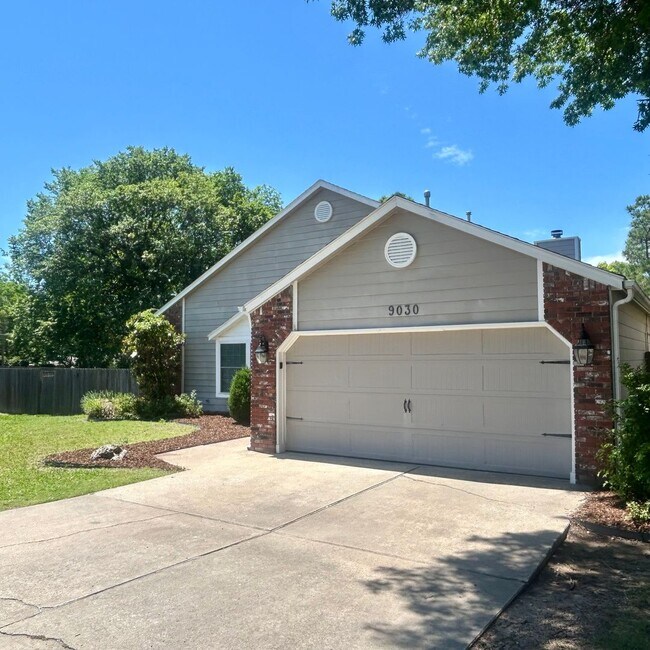 Foto del edificio - Enjoy Coming Home To This Beautiful and Well Maintained Home Close To Shopping, Restaurants & More!