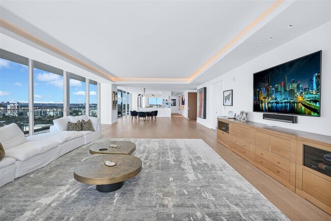 Foto del edificio - 10201 Collins Ave