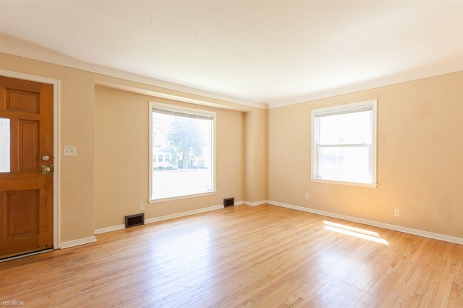 Foto del edificio - 3227 Logan Ave N