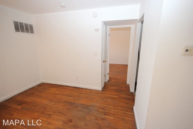 Building Photo - 118 S Parke St