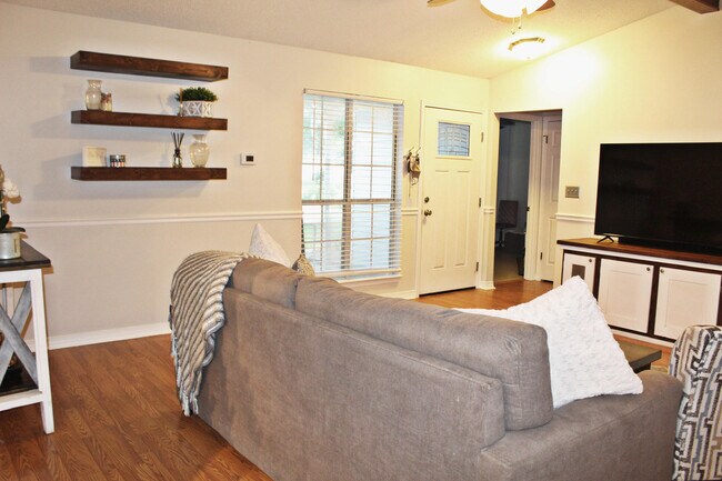 Foto del edificio - 159 Meadowbrook Ct