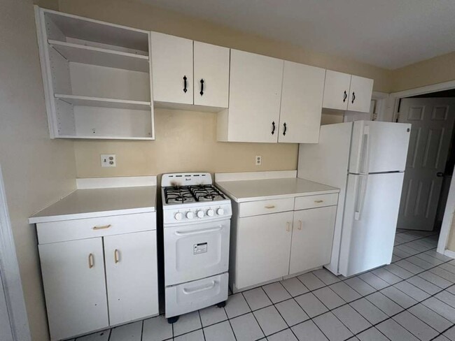 Building Photo - 156 Warner St