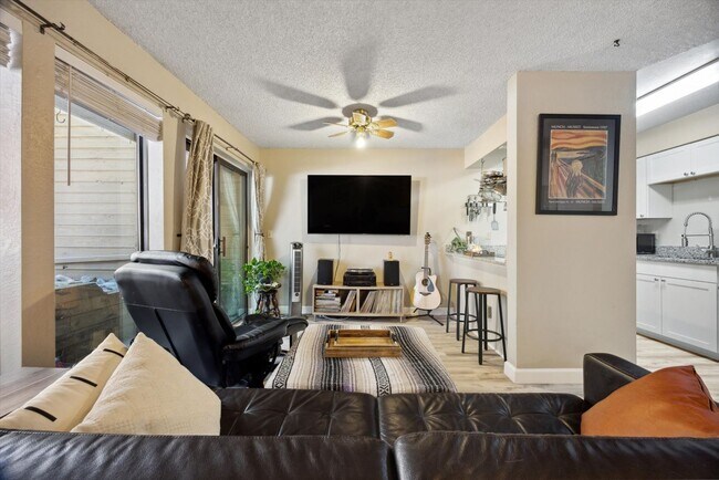 Building Photo - Charming ground floor 2 bedroom in a great...