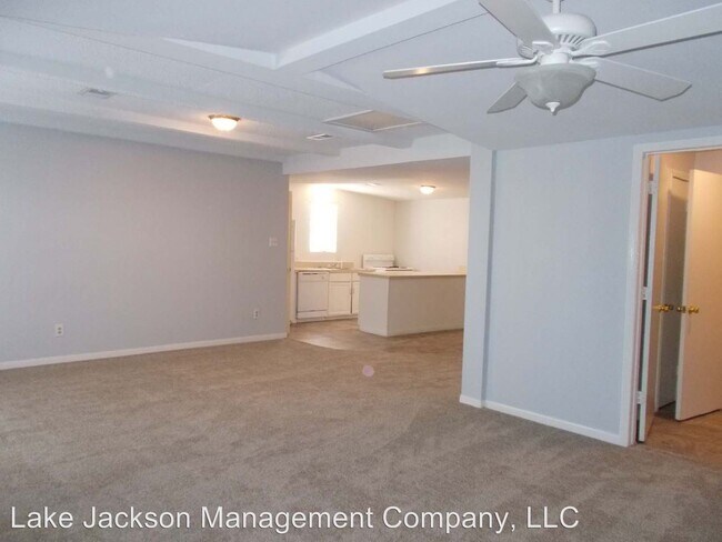 Foto del edificio - 228-230 W Plantation Dr