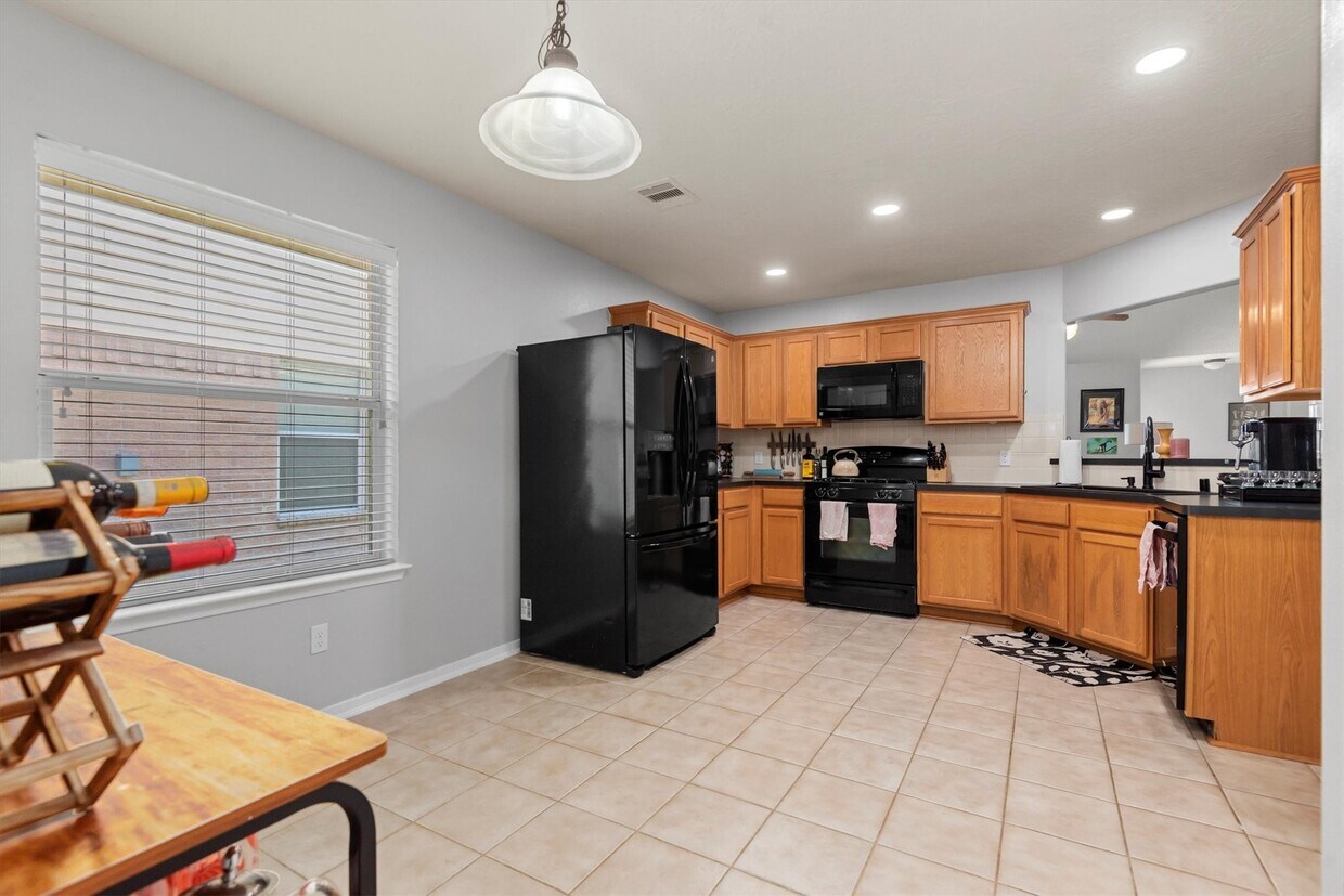 Building Photo - 5614 Savannah Woods Ln