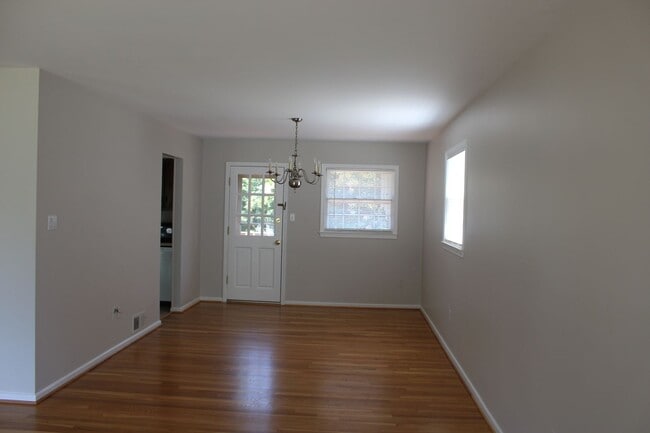 Foto del edificio - 1113 Anesbury Ct