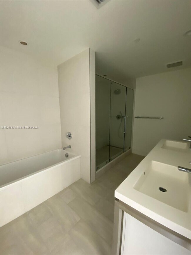 Foto del edificio - 2000 Metropica Wy