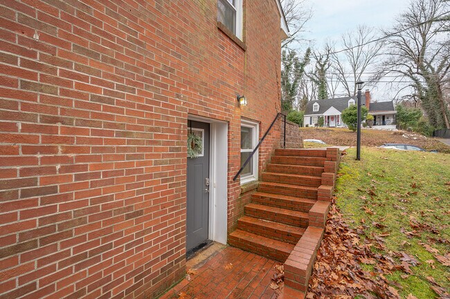 Building Photo - 410 Belvedere St