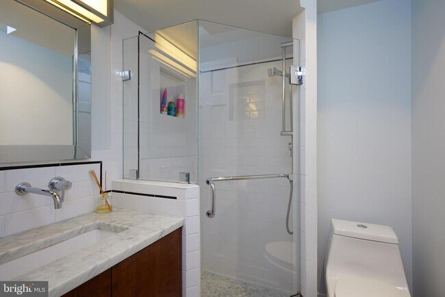 Foto del edificio - 1672 32nd St NW