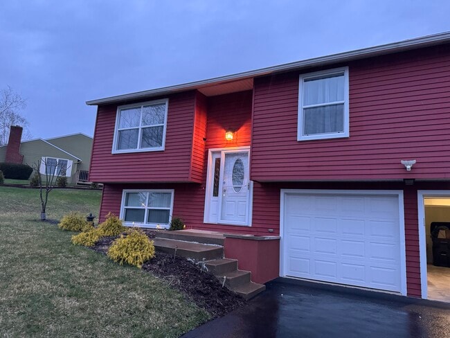 Photo - 5735 Stonykill Dr House