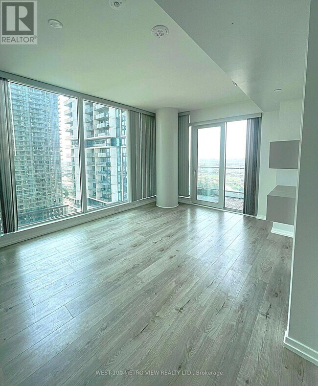 Photo du bâtiment - 1000 Portage Pkwy