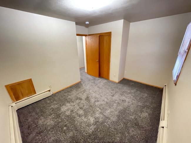 Foto del edificio - 616 Ivy Ave E