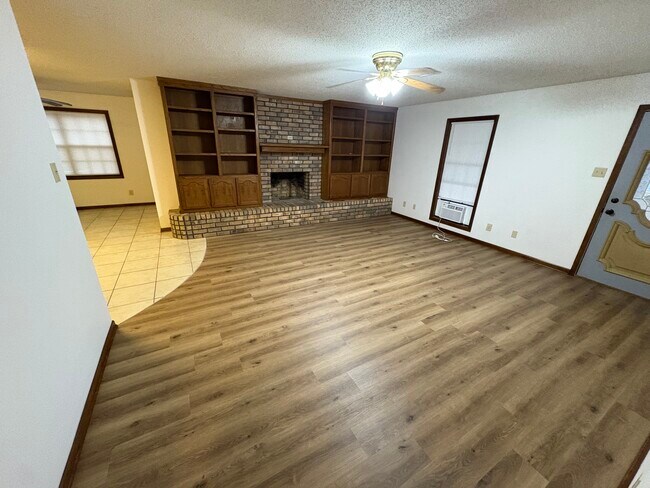 Foto del edificio - 541 Lakeside Dr