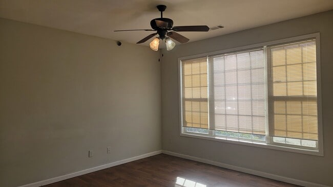 Building Photo - 2-Story Townhome - Walk to Nearby Lake - Q...