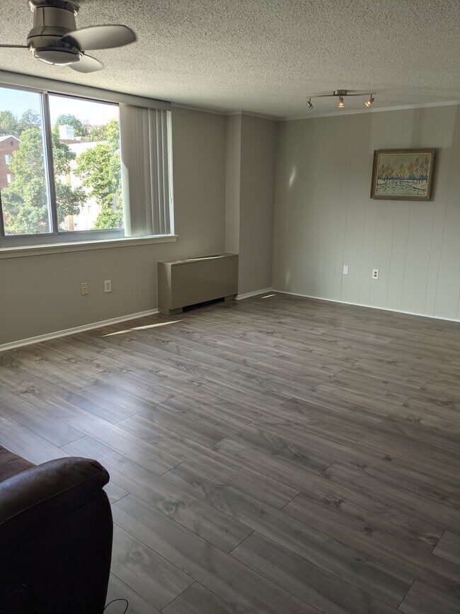Living Area - 5353 Columbia Pike