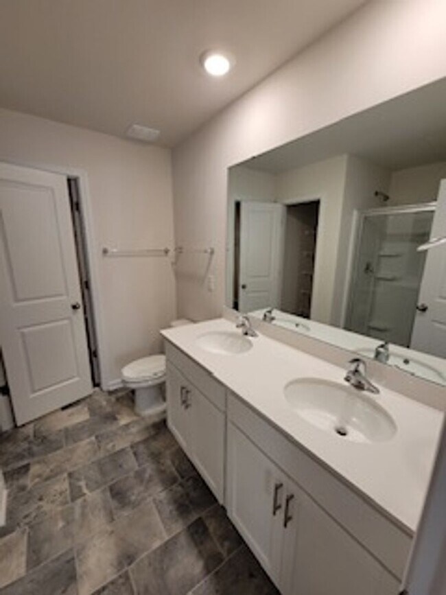 Building Photo - Beautiful, newer home in a peaceful Candle...