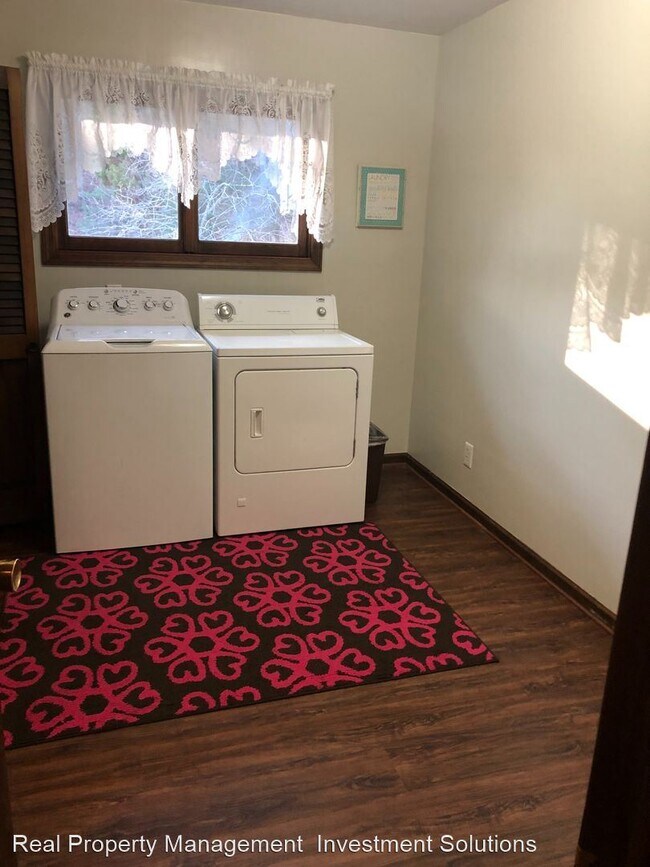 Foto del edificio - 4 br, 2 bath House - 5087 Lake Harbor