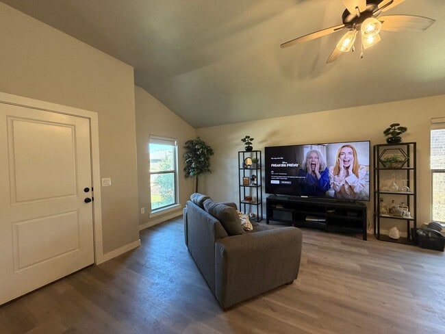 Building Photo - 3/2/2 in Frenship ISD in upland crossing!