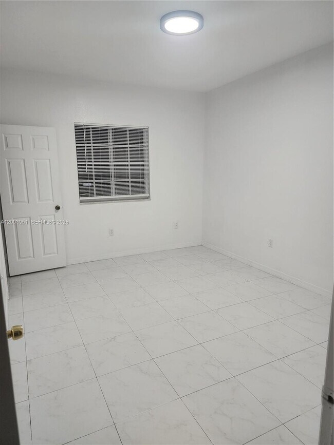 Foto del edificio - 6972 NW 179th St