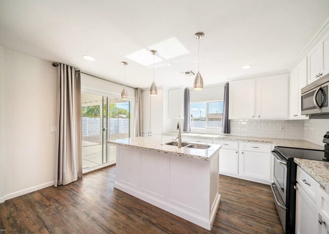 Kitchen - 409 E McKinley St