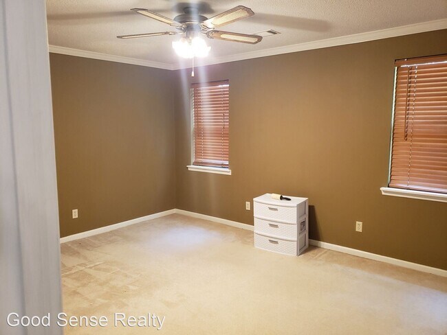 Building Photo - 3 br, 2 bath House - 4352 Roswell Dr