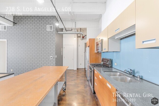 Building Photo - 738 S Los Angeles St