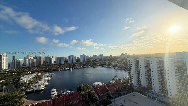 Building Photo - 3610 Yacht Club Dr