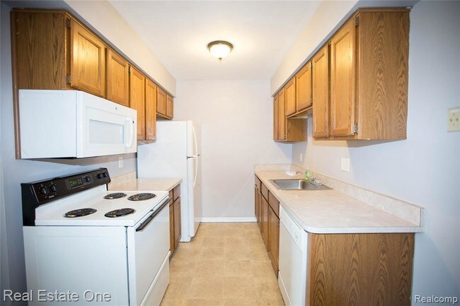 Building Photo - 34653 Clarkson Dr E