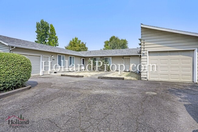 Building Photo - Charming 3-Bedroom Duplex with Fenced Yard, Fireplace & Garage Near Hwy 26!