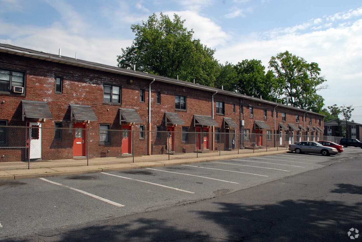 Building Photo - Stephen Crane Village