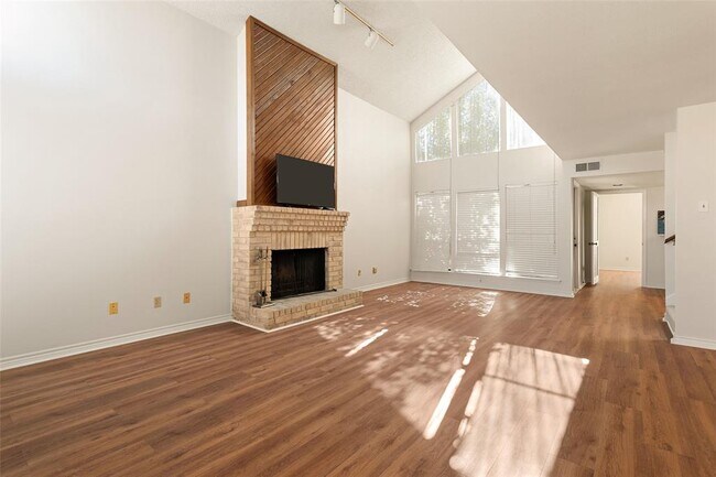 Building Photo - 18161 Bal Harbour Dr