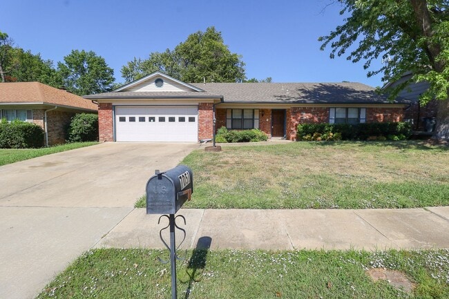 Building Photo - 3 Bed | 2 Bath in Central Tulsa!