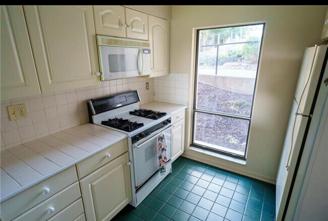Foto del edificio - 2034 Swallow Hill Rd