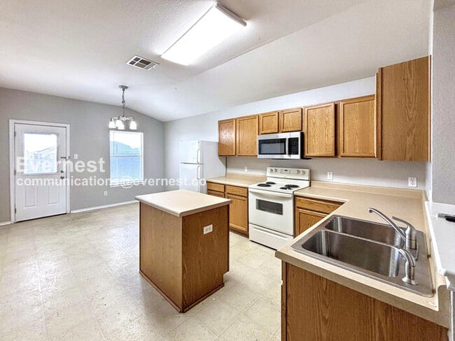 Foto del edificio - 306 Mossy Rock Dr