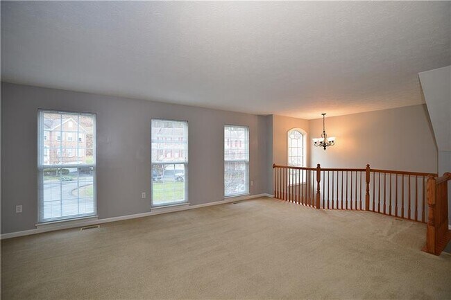 Foto del edificio - 671 E Village Green Blvd