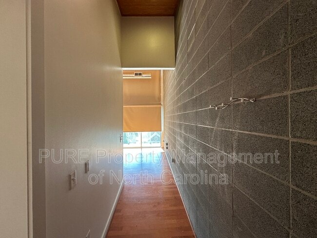 Building Photo - 2116 McClintock Rd