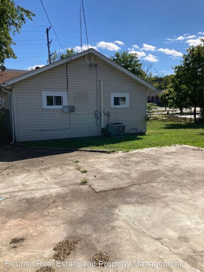Building Photo - 3 br, 1 bath House - 3117 Lakeview Avenue