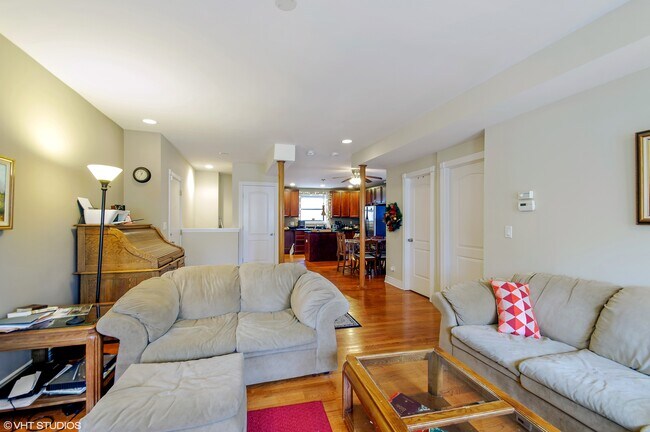 Foto del edificio - 6300 N Rockwell St