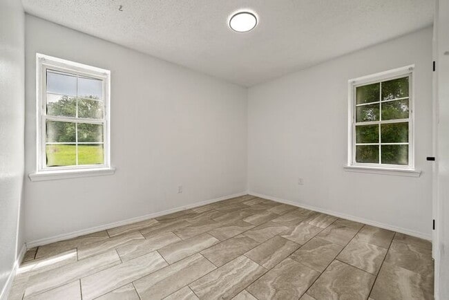 Building Photo - Winchester Estates Apartments Waldron. Spa...