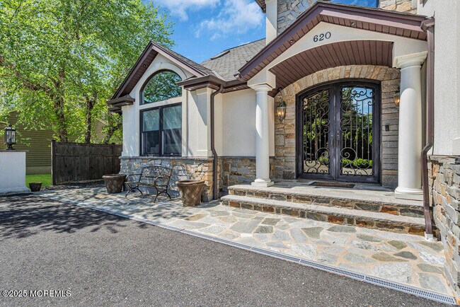 Foto del edificio - 620 Brookside Dr