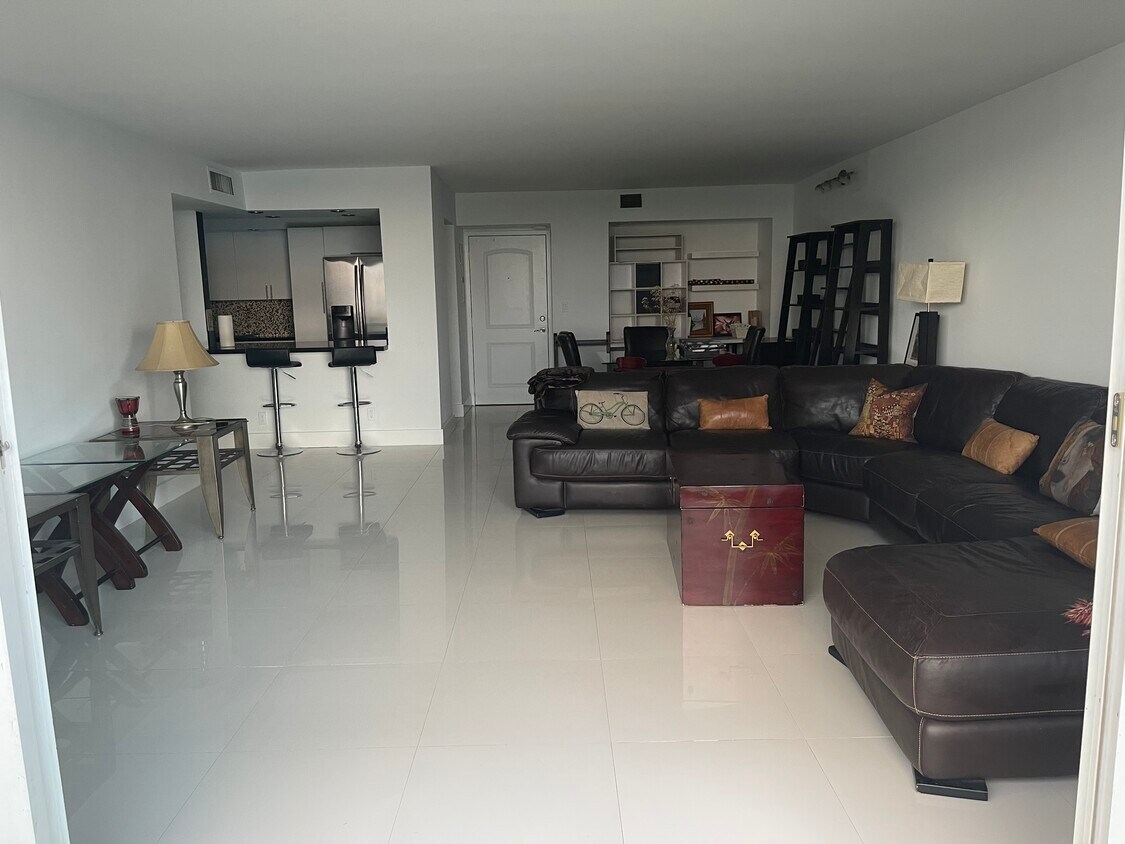 100 Bayview Dr Unit 504, Sunny Isles Beach, FL 33160 Condo for Rent