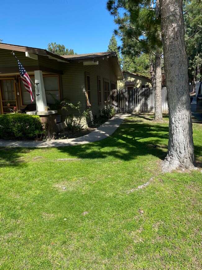 Building Photo - 210 N Claudina St