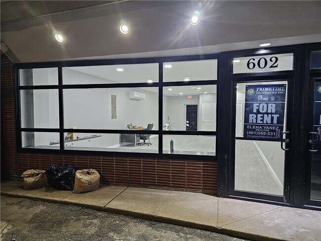 Foto del edificio - 602 Warwick Ave